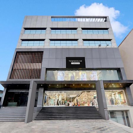 Super Townhouse Daba Garden Road Hotel Визакхапатнам Екстериор снимка